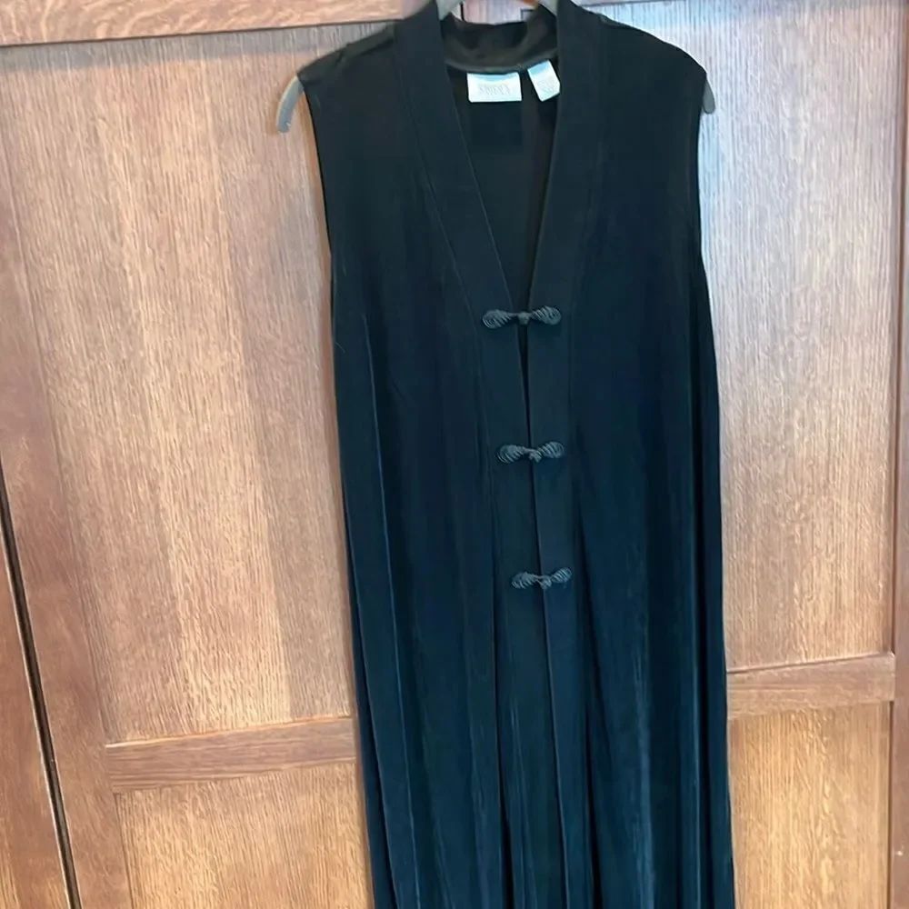 Chico's Traveler's 3 unique button Vest dress up or downβsize 2 or 12-14